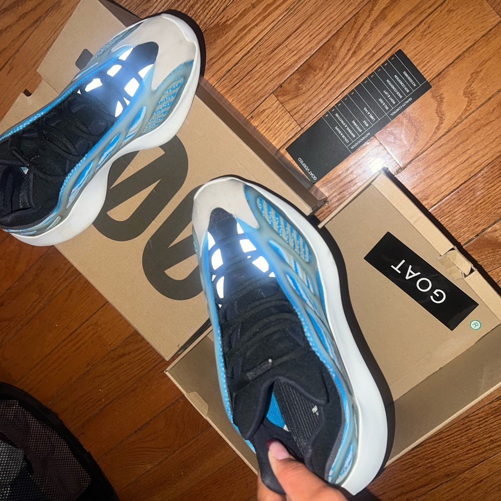 Yeezy 700 Sneaker Blue and black